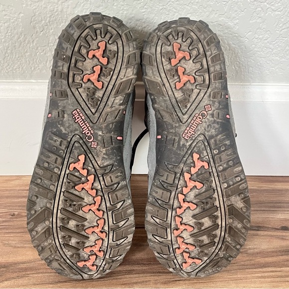 Columbia Gray & Pink Waterproof Low Hiking Shoe Techlite Omni-Grip Sole Size 6.5 - Picture 8 of 10